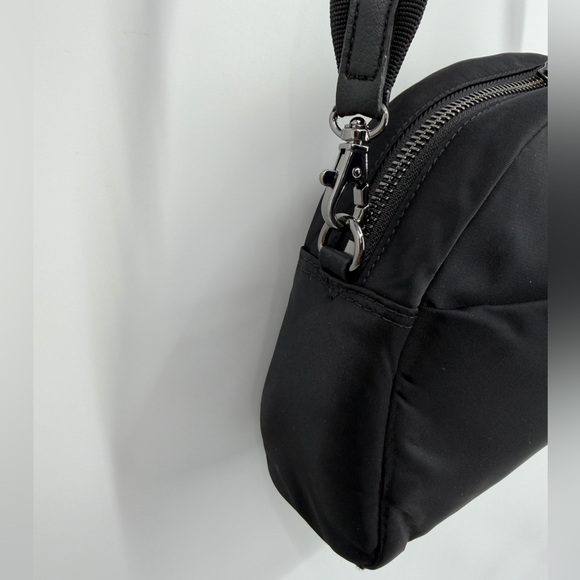 Lo & Sons Nouvelle Nylon Crossbody Bag Black - Picture 6 of 12